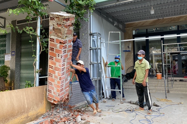 Bí thư phường phá dỡ phần công trình vi phạm