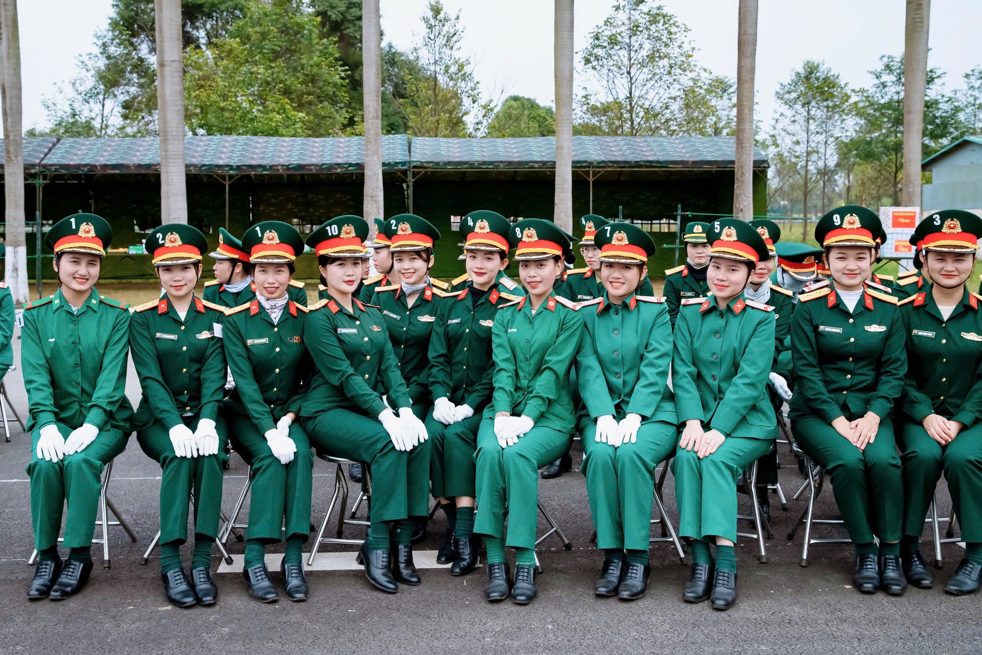 Nhan sắc xinh đẹp của nữ Trung úy tham gia diễu binh sáng 30/4 - 4 Nhan sắc xinh đẹp của nữ Trung úy tham gia diễu binh sáng 30/4 - 4