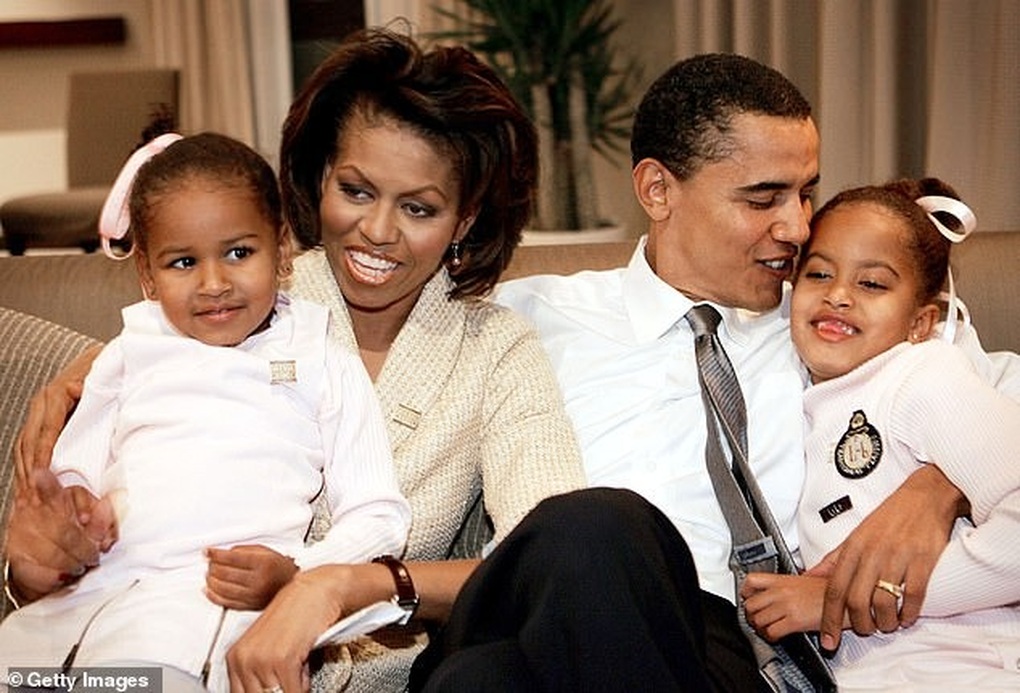 Vợ chồng cựu Tổng thống Mỹ Barack Obama từng cãi vã về việc để mặc con khóc - 1 Vợ chồng cựu Tổng thống Mỹ Barack Obama từng cãi vã về việc để mặc con khóc - 1