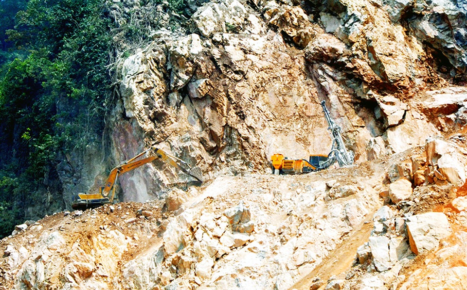 Tạm giữ hình sự một đối tượng trong vụ 2 công nhân bị đá đè tử vong - 1 Tạm giữ hình sự một đối tượng trong vụ 2 công nhân bị đá đè tử vong - 1