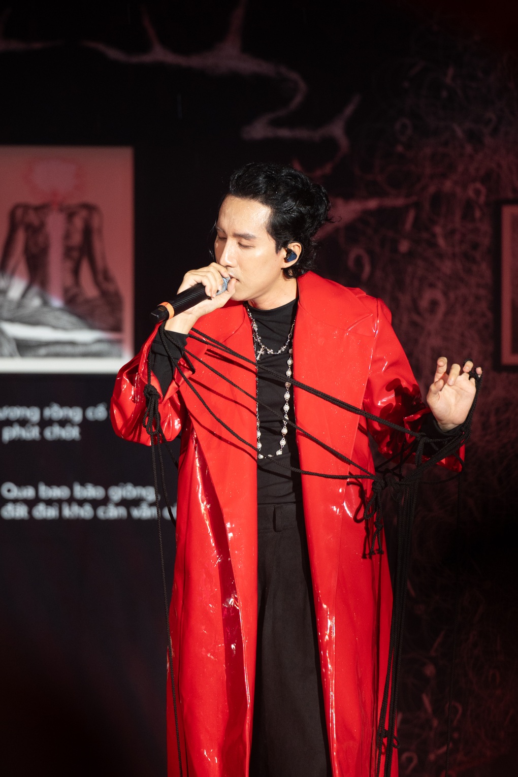 VP Bá Vương diễn dưới mưa cùng rapper Hà Lê, Lil Wuyn - 3 VP Bá Vương diễn dưới mưa cùng rapper Hà Lê, Lil Wuyn - 3