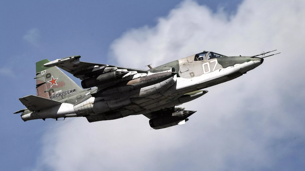 Cường kích Su-25 Nga khai hỏa, phá hủy thiết giáp Ukraine - 1 Cường kích Su-25 Nga khai hỏa, phá hủy thiết giáp Ukraine - 1
