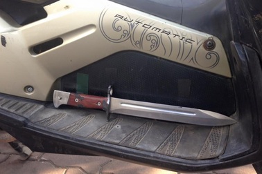 Hà Nội: Mang lưỡi lê dài 30cm theo người chỉ để phòng thân?