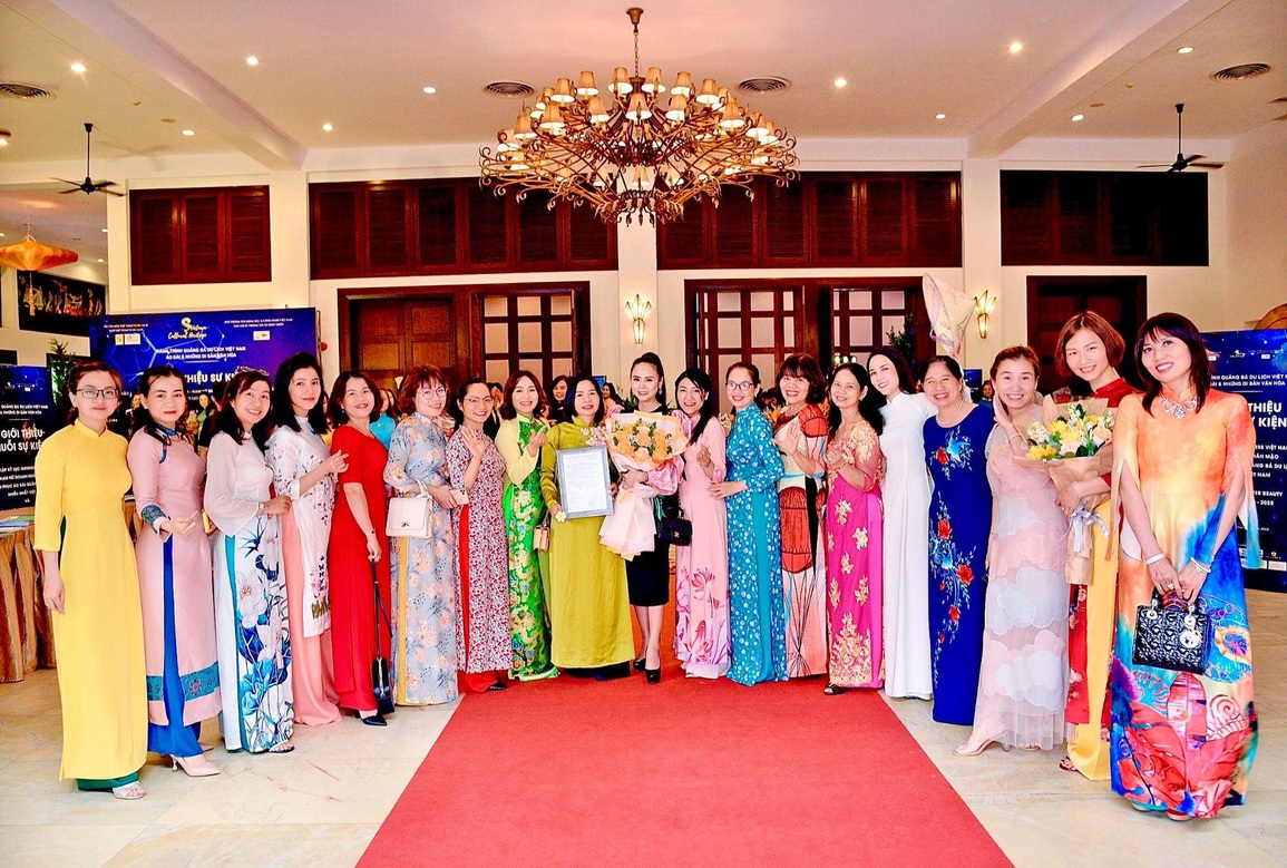 Nữ hoàng Hoa hồng Bùi Thanh Hương góp phần quảng bá du lịch Việt Nam - 4 Nữ hoàng Hoa hồng Bùi Thanh Hương góp phần quảng bá du lịch Việt Nam - 4