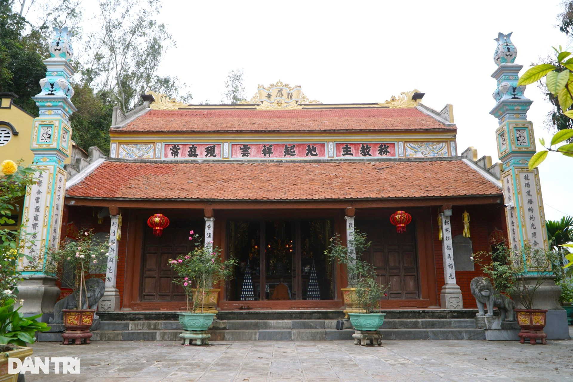 Kỳ lạ khánh đá có tiếng ngân vang như chuông đồng ở ngôi chùa nghìn tuổi - 1 Kỳ lạ khánh đá có tiếng ngân vang như chuông đồng ở ngôi chùa nghìn tuổi - 1