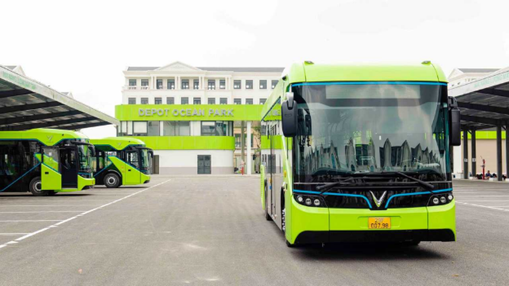 Du khách có thể di chuyển dễ dàng và thuận tiện tới Grand World Hà Nội với dịch vụ xe điện Vinbus (Ảnh: Vingroup).