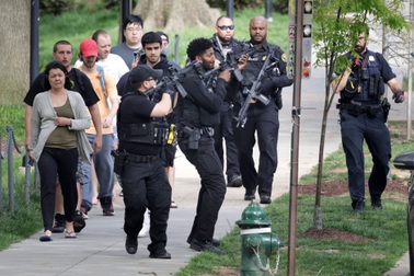 Thủ đô Washington náo loạn vì vụ tấn công của tay súng bắn tỉa