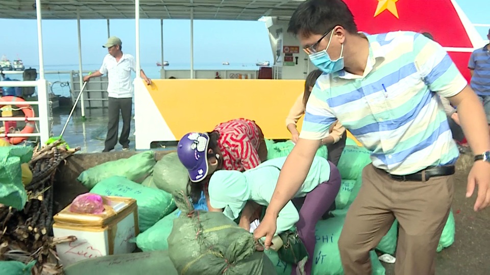 Quảng Ngãi: Ngăn chặn tỏi từ đất liền ra đảo khoác áo tỏi Lý Sơn - 1 Quảng Ngãi: Ngăn chặn tỏi từ đất liền ra đảo khoác áo tỏi Lý Sơn - 1