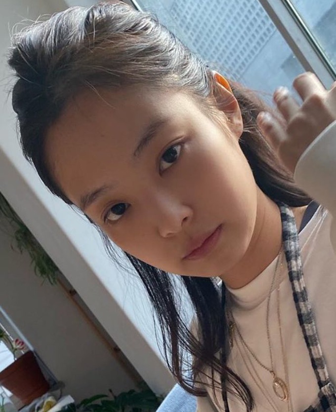 Nữ thần mặt mộc gọi tên Jennie (BLACKPINK): Dạo gần đây rất tự tin không son phấn, từ ngoài đời cho tới lên sân khấu đều quá đỉnh - Ảnh 3. Nữ thần mặt mộc gọi tên Jennie (BLACKPINK): Dạo gần đây rất tự tin không son phấn, từ ngoài đời cho tới lên sân khấu đều quá đỉnh - Ảnh 3.