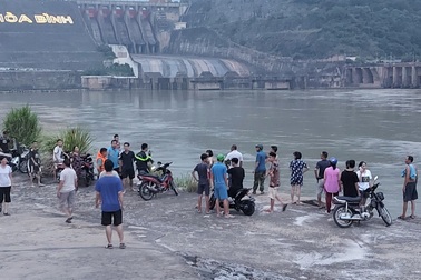 Nam sinh lớp chuyên Pháp đuối nước dưới sông Đà