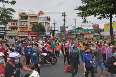 TPHCM: Công ty PouYuen tiếp tục cho 6.000 công nhân tạm ngưng việc