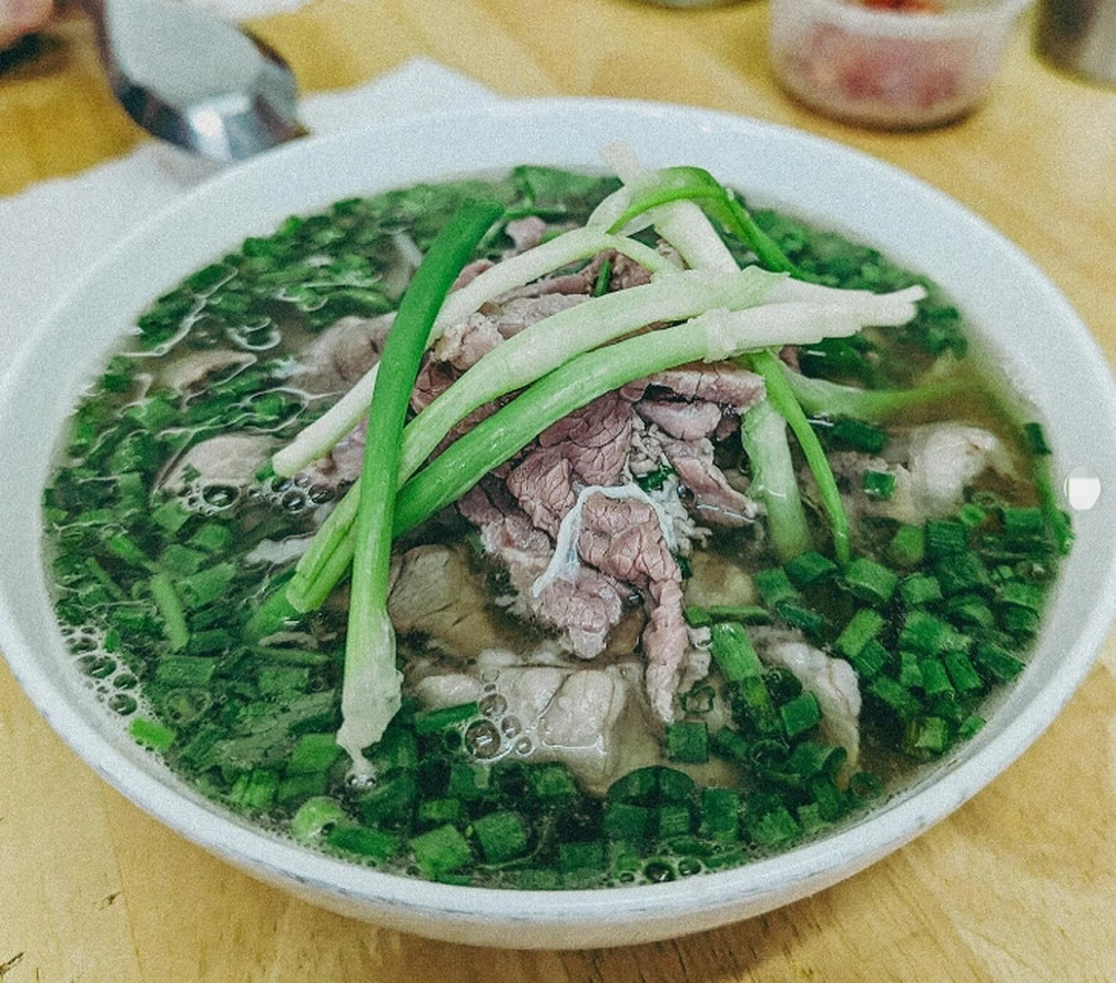 Đầu bếp Mỹ gốc Việt ăn quán bình dân, khen hết lời món ngon Hà Nội - 2 Đầu bếp Mỹ gốc Việt ăn quán bình dân, khen hết lời món ngon Hà Nội - 2