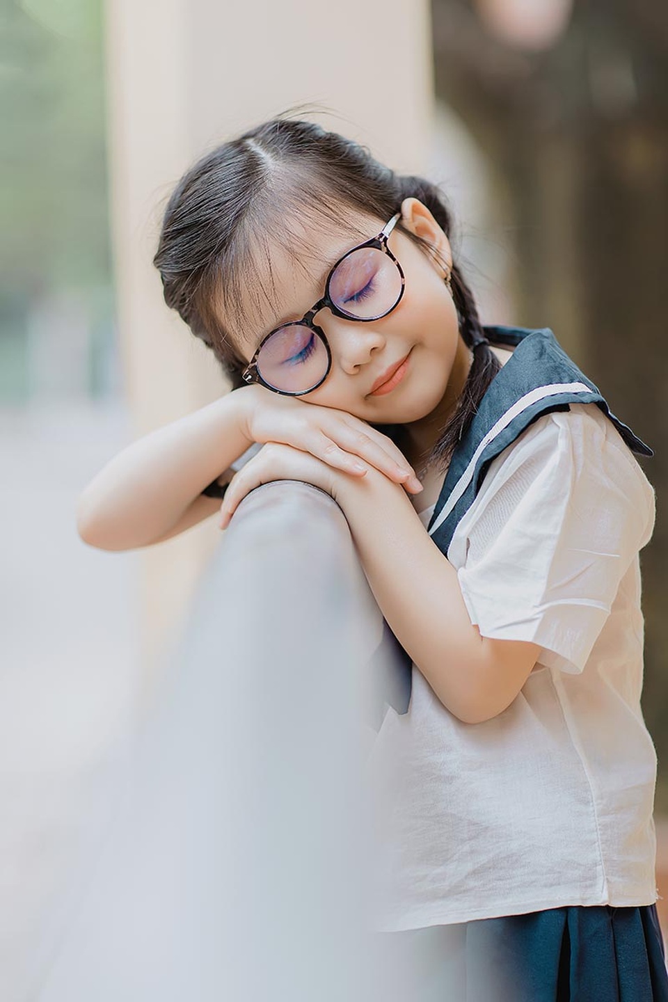 Bé gái 6 tuổi nhí nhảnh, dễ thương với bộ ảnh đồng phục học sinh - 8 Bé gái 6 tuổi nhí nhảnh, dễ thương với bộ ảnh đồng phục học sinh - 8