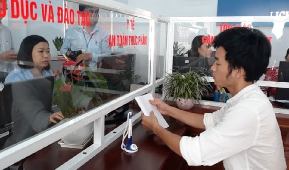 Gần 4.000 hồ sơ bị “ngâm”, Chủ tịch Bình Định buộc cán bộ xin lỗi dân - 2 Gần 4.000 hồ sơ bị “ngâm”, Chủ tịch Bình Định buộc cán bộ xin lỗi dân - 2