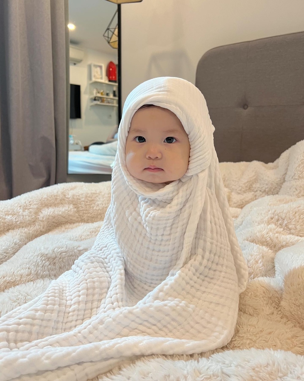 Con gái Elly Trần và những em bé nhà sao Việt nổi tiếng trên mạng - 5 Con gái Elly Trần và những em bé nhà sao Việt nổi tiếng trên mạng - 5