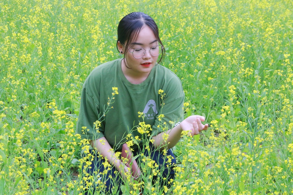 Vườn hoa cải rực vàng đẹp mê hồn khiến du khách nao lòng ở Thung Nham - 8 Vườn hoa cải rực vàng đẹp mê hồn khiến du khách nao lòng ở Thung Nham - 8