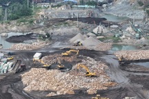 Khởi tố 3 người liên quan nhóm khai thác đá trái phép ở TPHCM