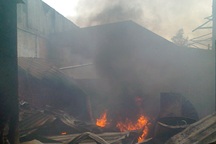 “Bà hỏa” thiêu rụi xưởng xốp, khu dân cư hoảng loạn