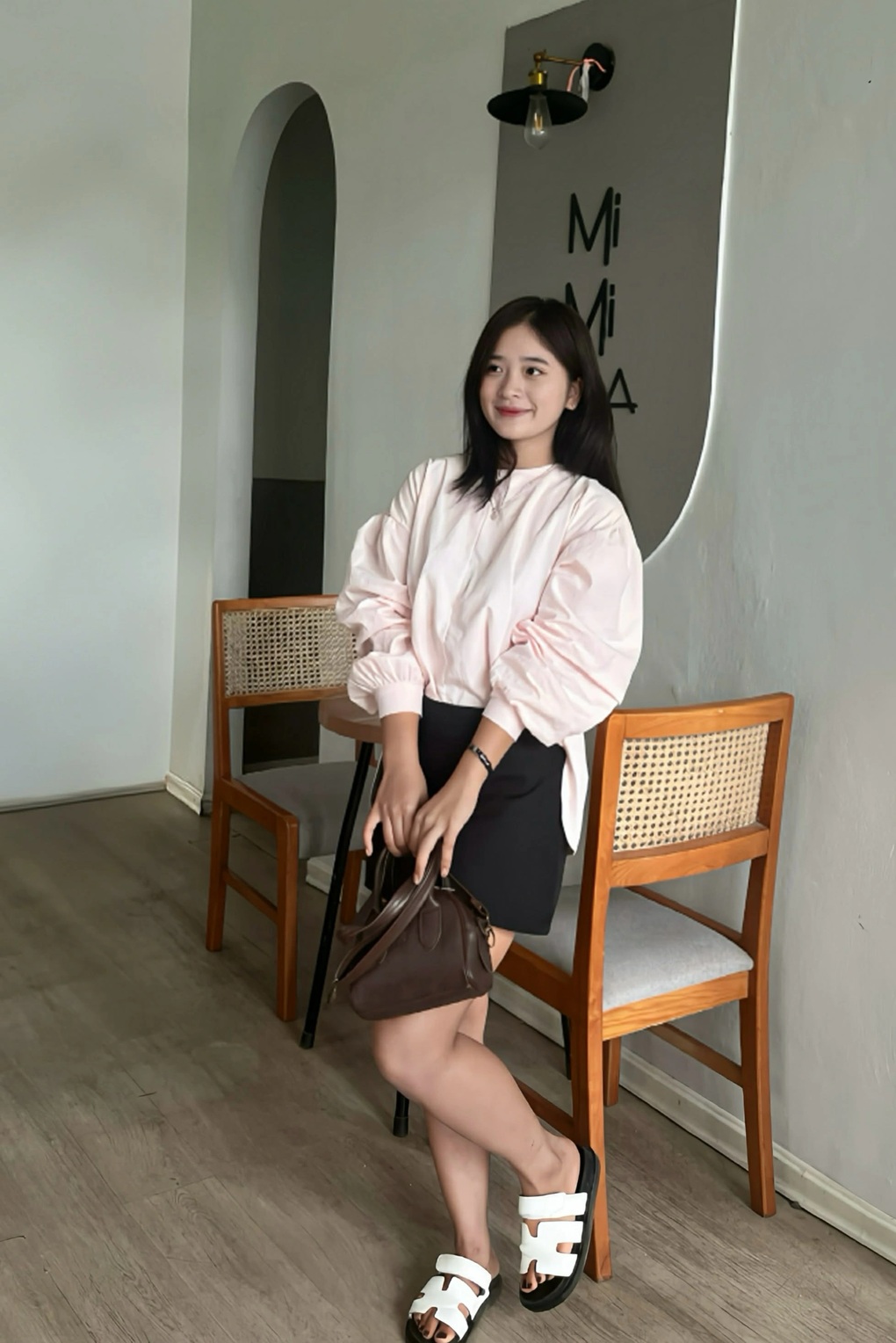 Hoa khôi bóng đá vùng cao diện áo bà ba, gây sốt với màn sút bóng tung lưới - 2 Hoa khôi bóng đá vùng cao diện áo bà ba, gây sốt với màn sút bóng tung lưới - 2