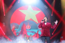 Liveshow "Tổ quốc gọi tên mình": Đăng Dương bất ngờ trẻ hóa nhạc đỏ