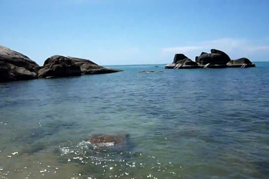 Hai tảng đá mang hình bộ phận nhạy cảm ở Thái Lan