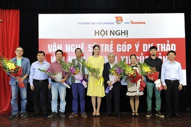 Văn nghệ sĩ trẻ góp ý dự thảo văn kiện Đại hội XII của Đảng