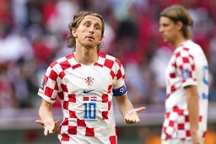 "Ông lão" Modric bất lực, Croatia hụt bước ở trận ra quân World Cup 2022