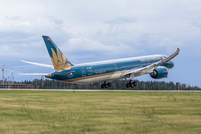 Vietnam Airlines tăng cường vận chuyển nguồn lực y tế hỗ trợ chống dịch          - Ảnh 2.