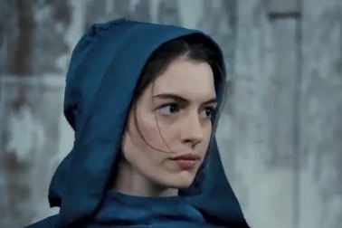 Anne Hathaway tỏa sáng trong phim Những người khốn khổ