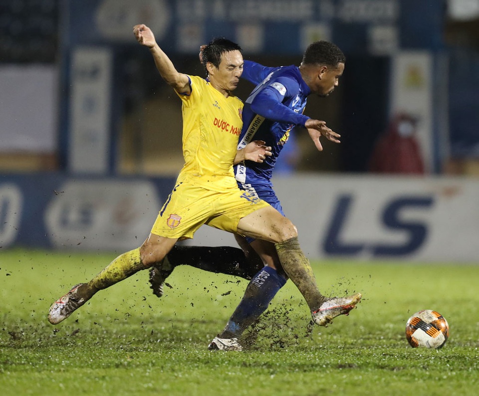 V-League 2020: Cuộc đua vô địch, trụ hạng và chuyện trọng tài - 1 V-League 2020: Cuộc đua vô địch, trụ hạng và chuyện trọng tài - 1
