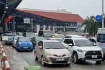 Bộ GTVT kiến nghị thu phí không dừng tại sân bay