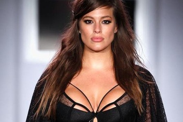 Siêu mẫu béo Ashley Graham khoe vẻ đẹp nóng bỏng khó cưỡng