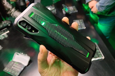 Xiaomi ra smartphone chơi game Black Shark 2 với màn hình cảm ứng lực