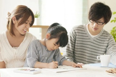 "Chạy đua" cho trẻ học chữ trước khi vào lớp 1: Đừng ép con "chín sớm"