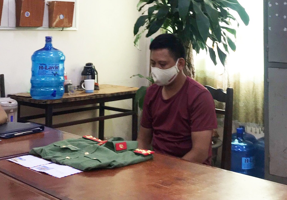 Gã trai mạo danh công an để ăn tiền bồi dưỡng của 6 nhà nghỉ - 1 Gã trai mạo danh công an để ăn tiền bồi dưỡng của 6 nhà nghỉ - 1