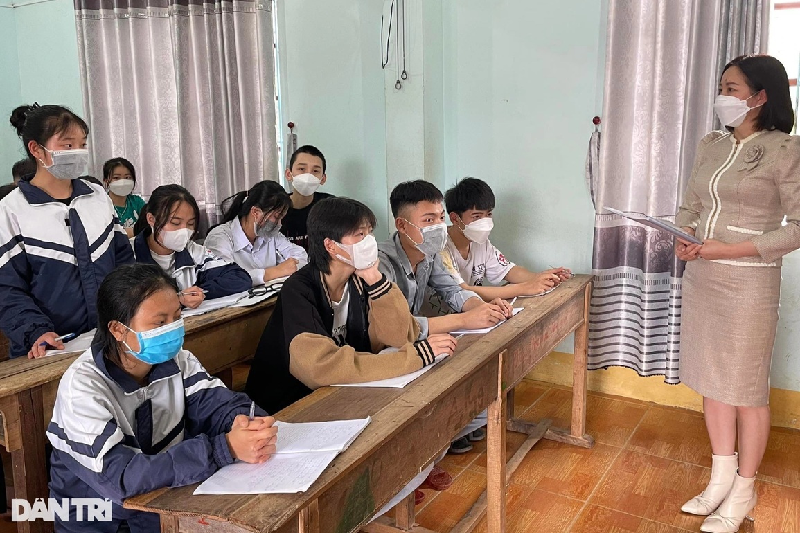 Nữ sinh trường làng đạt giải Nhất tỉnh cuộc thi Tự hào Việt Nam - 3 Nữ sinh trường làng đạt giải Nhất tỉnh cuộc thi Tự hào Việt Nam - 3