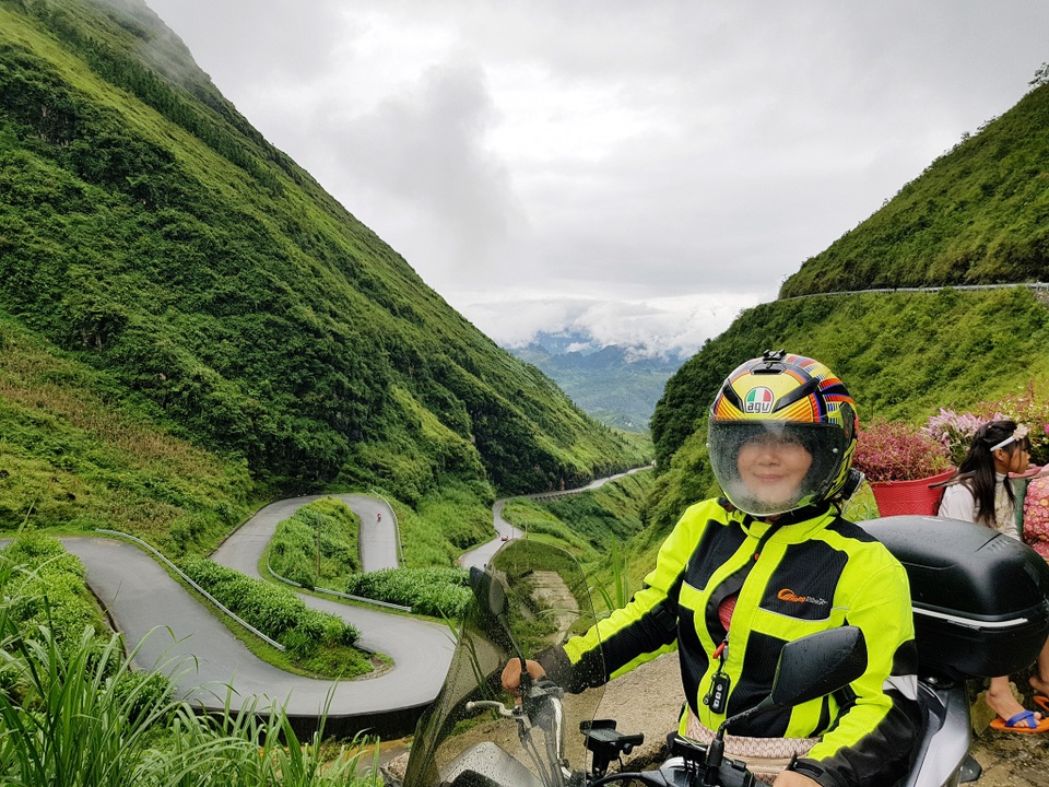 Nữ phượt thủ U60 đặt chân 62 tỉnh thành, leo 26km núi đầy ngoạn mục - 3 Nữ phượt thủ U60 đặt chân 62 tỉnh thành, leo 26km núi đầy ngoạn mục - 3