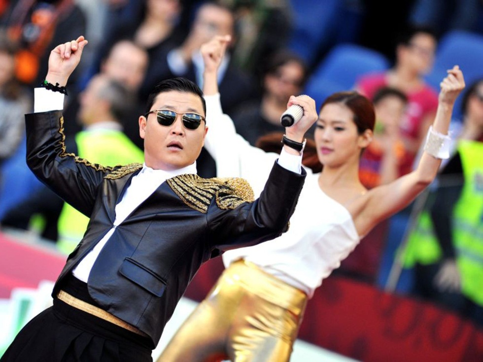 Cha đẻ của Gangnam Style: Gã tâm thần khác biệt sở hữu MV 5,6 tỷ view - 3