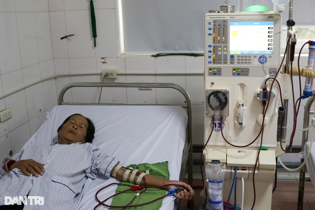 Người phụ nữ bị lừa tình nuôi con bại não, bố ngồi xe lăn, mẹ suy thận - 5 Người phụ nữ bị lừa tình nuôi con bại não, bố ngồi xe lăn, mẹ suy thận - 5