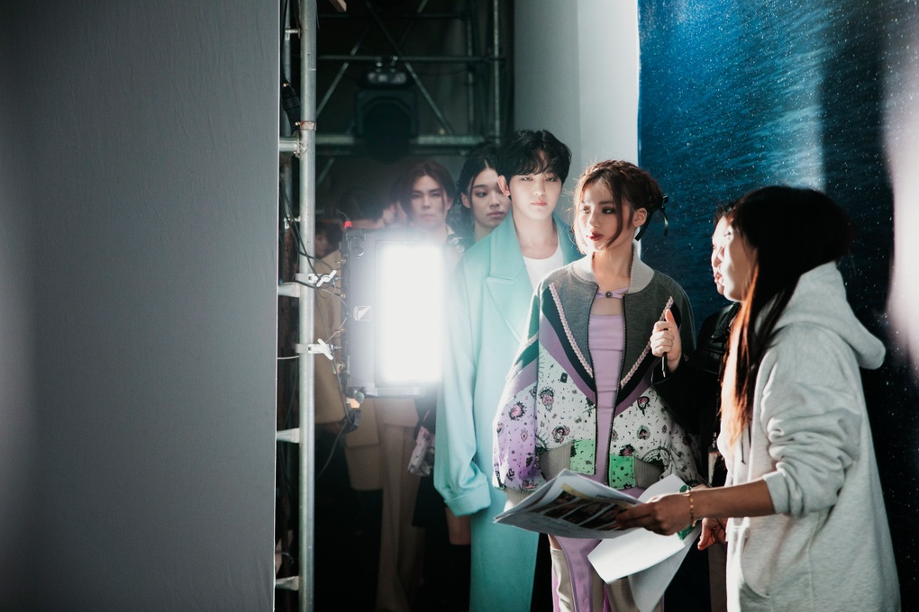 Bảo Hà trở thành mẫu Việt 14 tuổi đầu tiên trình diễn ở Seoul Fashion Week - 2 Bảo Hà trở thành mẫu Việt 14 tuổi đầu tiên trình diễn ở Seoul Fashion Week - 2