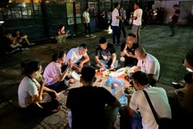 Sốt đất ảo: Đấu giá xong là "lướt sóng", người dân kẹt giữa cuộc chơi méo mó