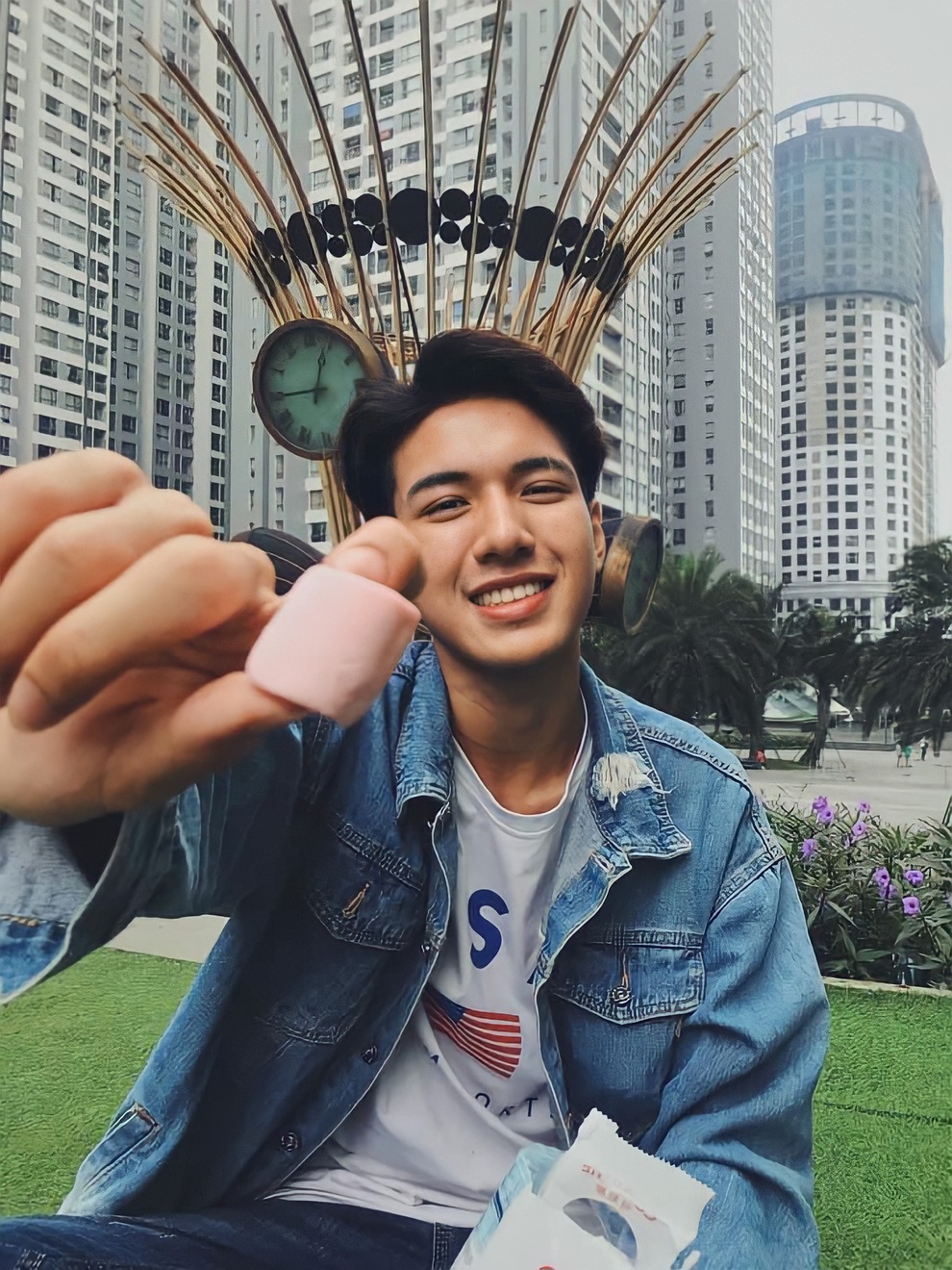 Nam sinh Hà thành bỗng nổi như cồn với góc nghiêng thần thánh - 4 Nam sinh Hà thành bỗng nổi như cồn với góc nghiêng thần thánh - 4