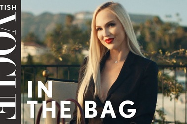 Christine Quinn mang gì trong túi xách