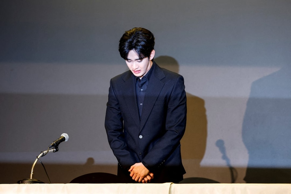 Thế trận giữa Kim Soo Hyun và gia đình Kim Sae Ron sau buổi họp báo - 1