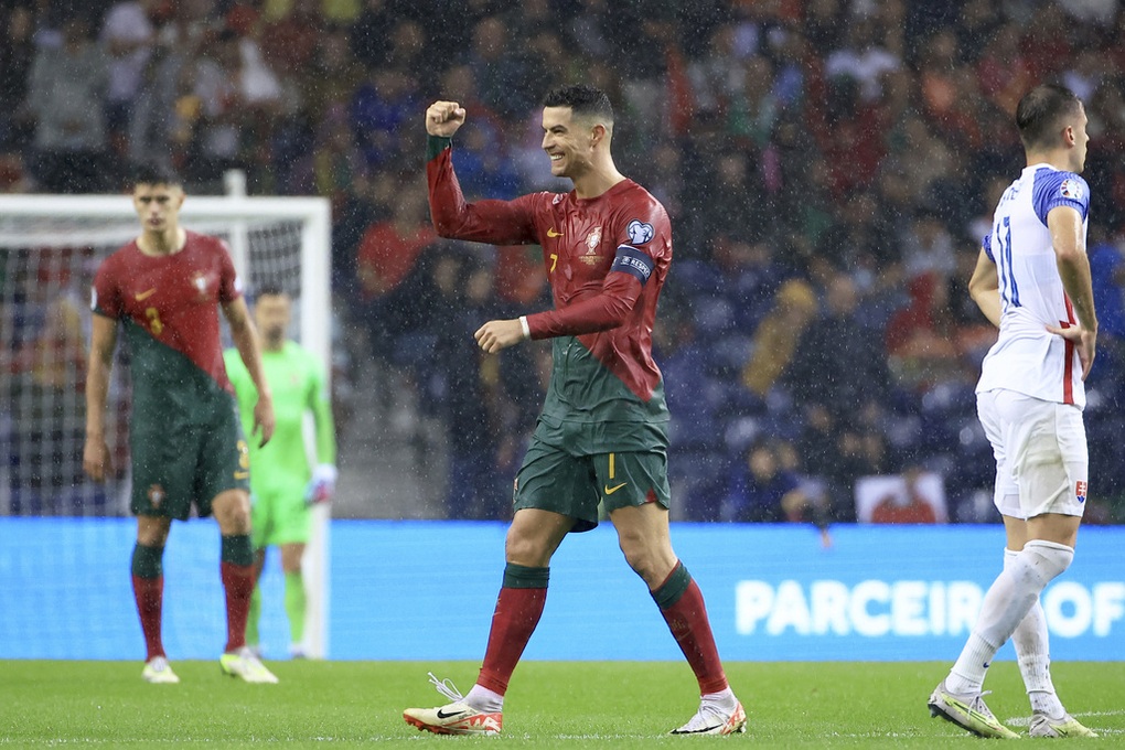 Cristiano Ronaldo lập cú đúp, Bồ Đào Nha giành vé dự Euro 2024 - 3