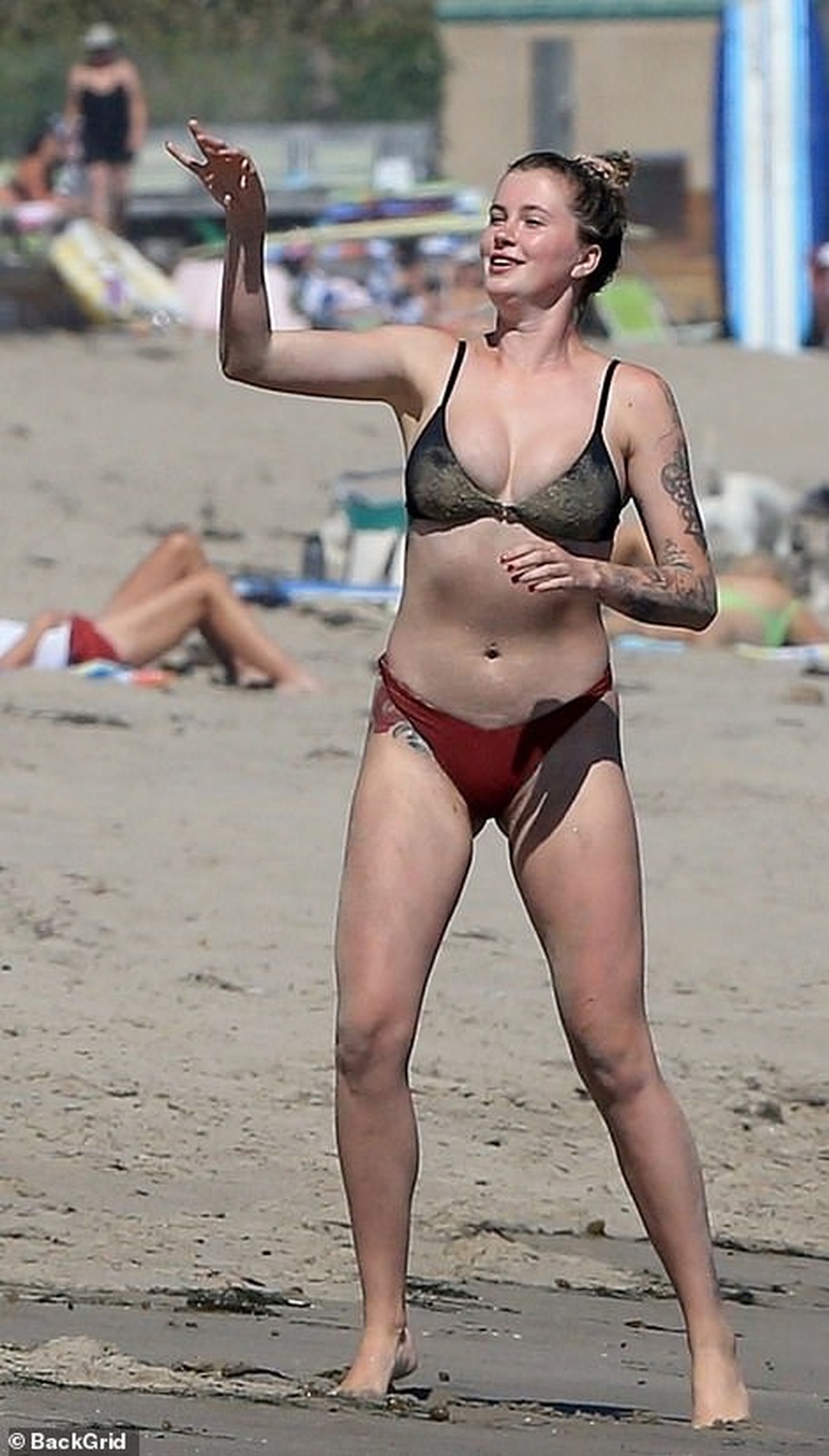 Người mẫu Ireland Baldwin khoe dáng đầy đặn - 2 Người mẫu Ireland Baldwin khoe dáng đầy đặn - 2