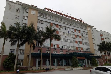 Bác sĩ phẫu thuật thẩm mỹ "chui" tại bệnh viện