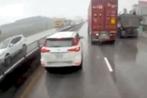 Bài học cho những lái xe không giữ khoảng cách an toàn