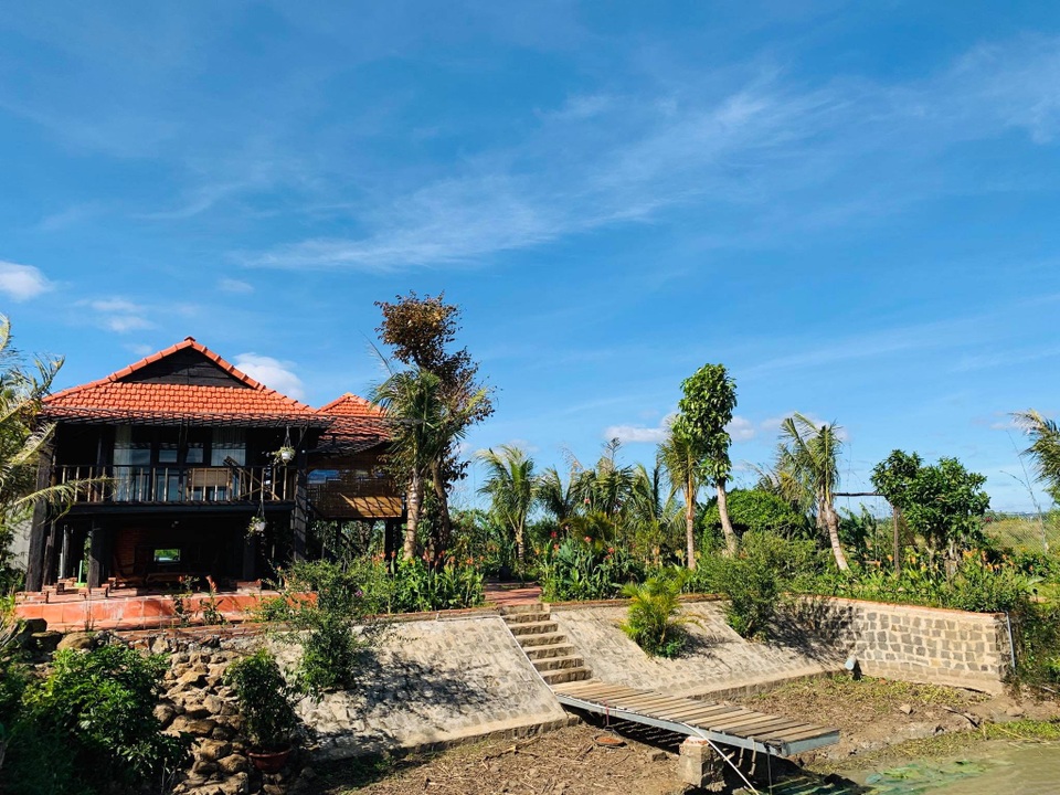 Mua lại nhà sàn cũ, gia đình ở Tây Nguyên làm nhà vườn 3.000m2 tuyệt đẹp - 4 Mua lại nhà sàn cũ, gia đình ở Tây Nguyên làm nhà vườn 3.000m2 tuyệt đẹp - 4