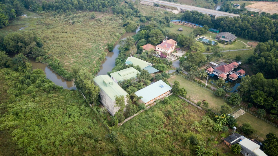 Nhà mái trấu, tường gạch ở Đồng Nai xuất hiện ấn tượng trên báo Mỹ - 14 Nhà mái trấu, tường gạch ở Đồng Nai xuất hiện ấn tượng trên báo Mỹ - 14